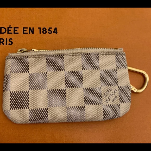 Louis Vuitton White Azur keychain pouch
Authentic - Picture 2 of 14